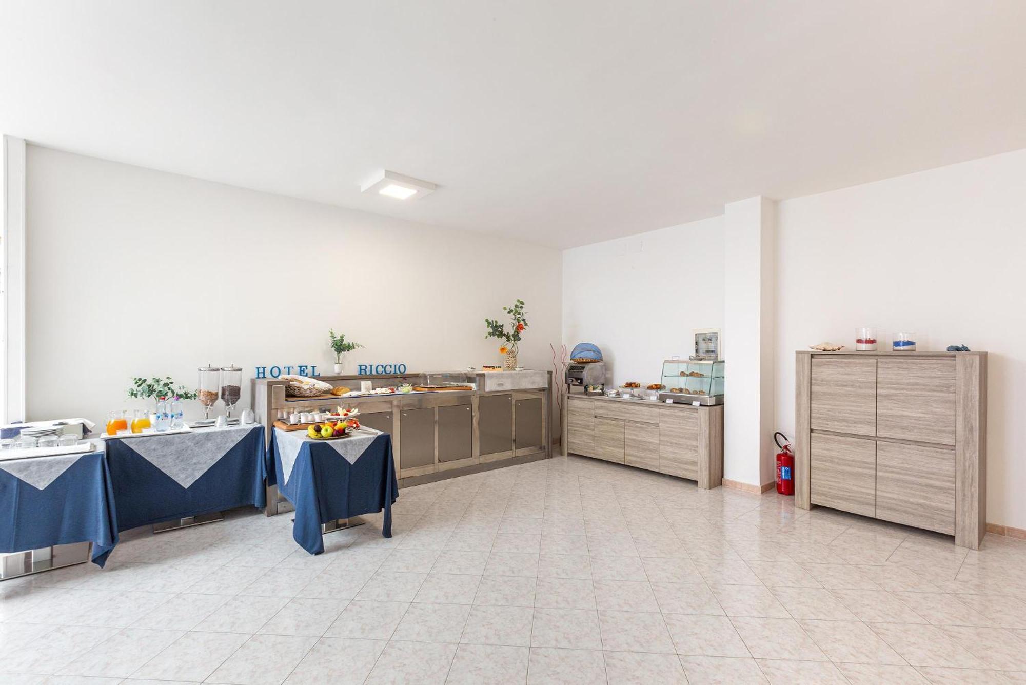 Hotel Il Riccio Porto Cesareo Exterior photo