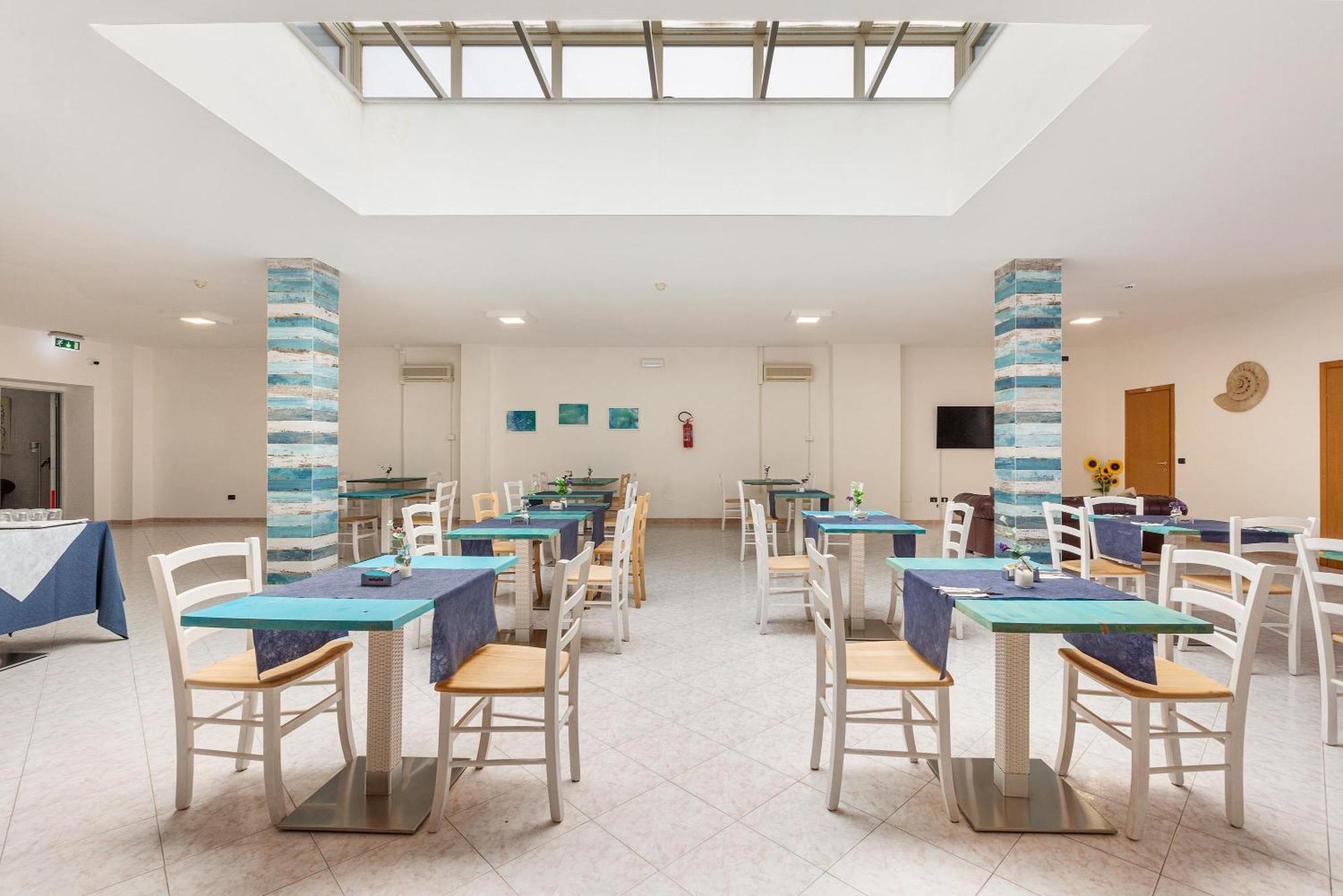Hotel Il Riccio Porto Cesareo Exterior photo