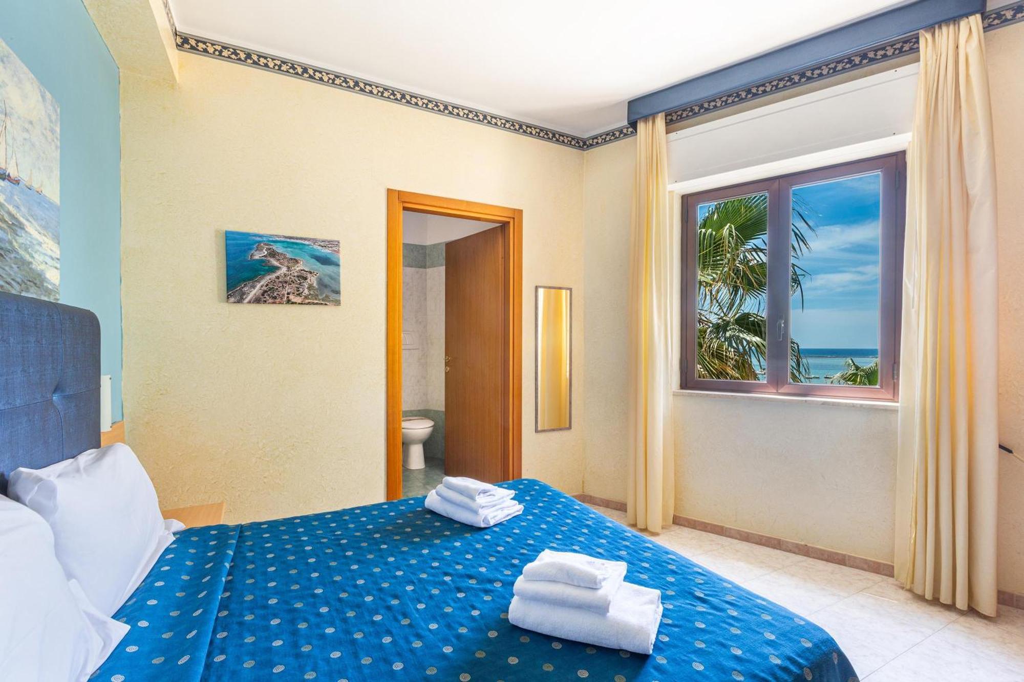 Hotel Il Riccio Porto Cesareo Exterior photo