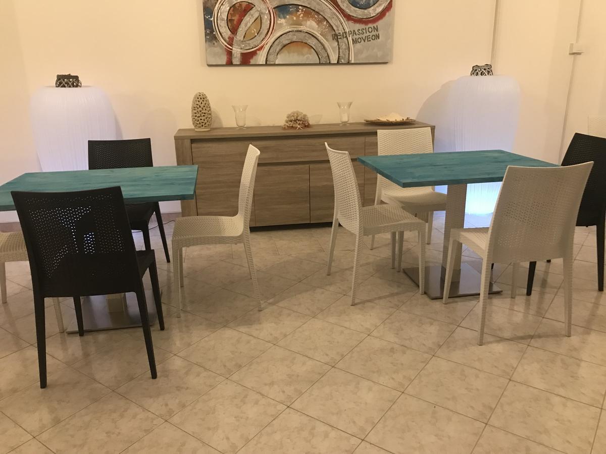 Hotel Il Riccio Porto Cesareo Exterior photo