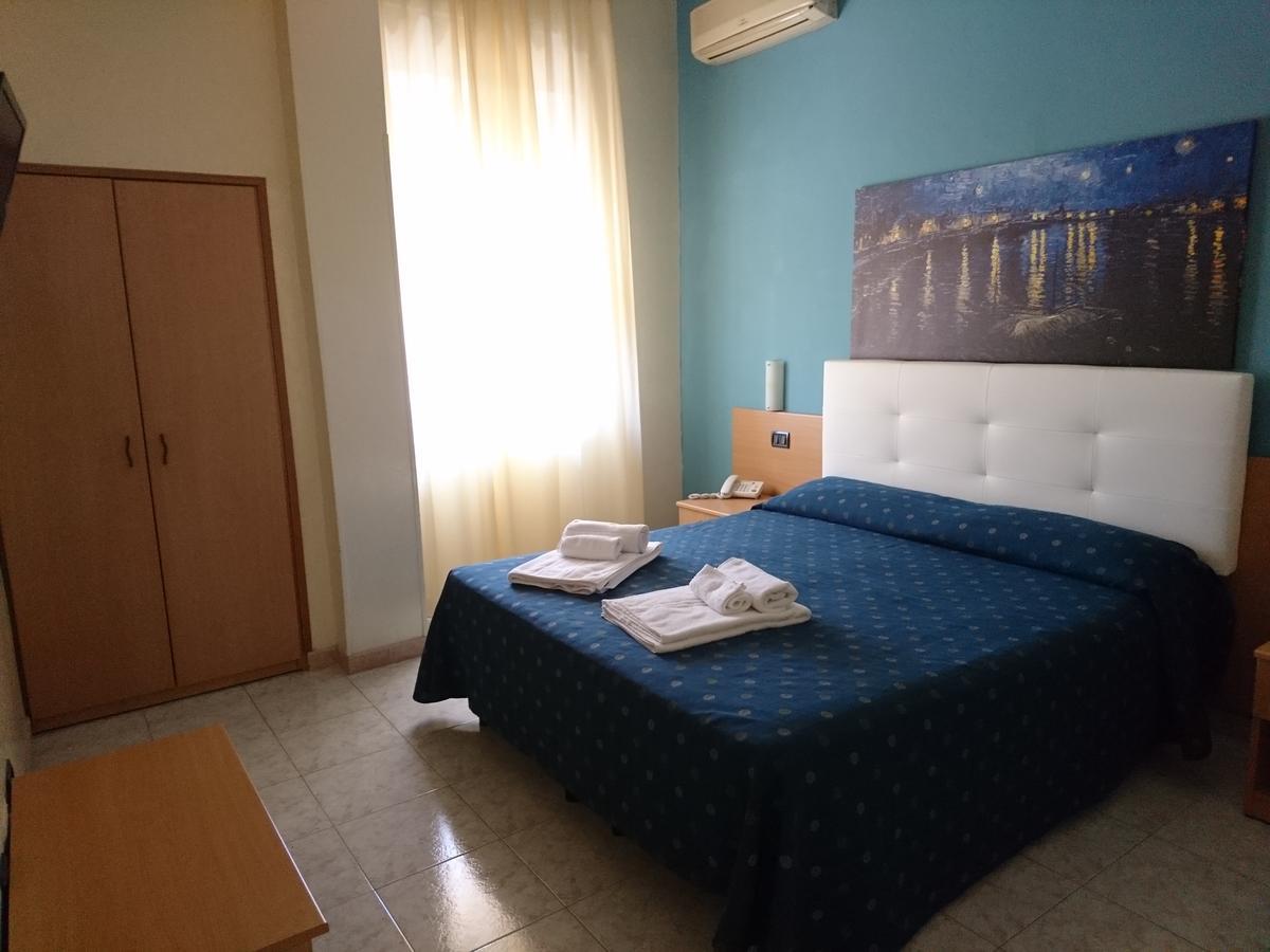 Hotel Il Riccio Porto Cesareo Exterior photo
