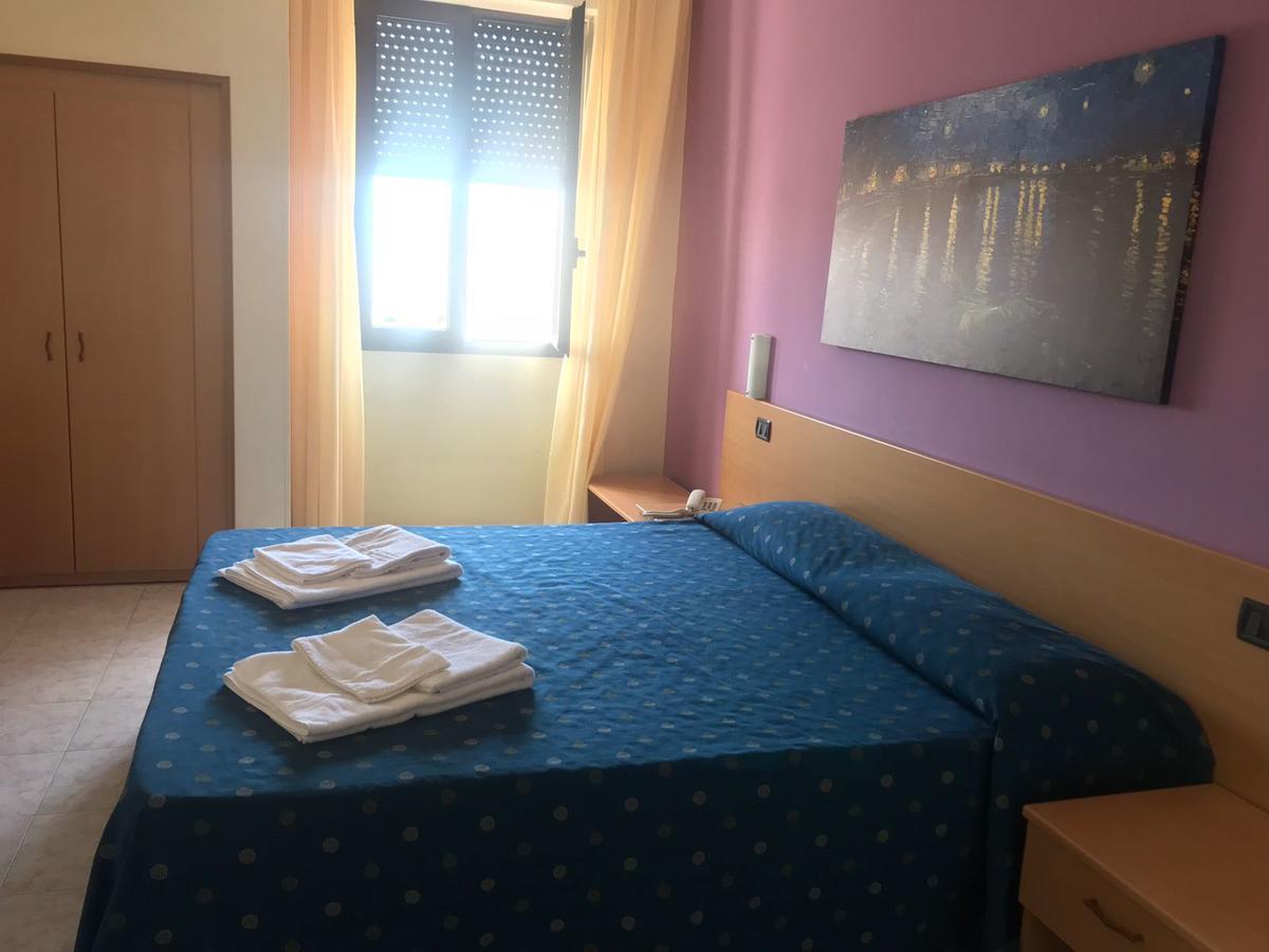 Hotel Il Riccio Porto Cesareo Exterior photo