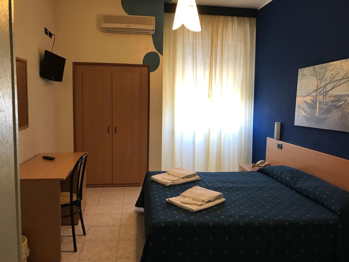 Hotel Il Riccio Porto Cesareo Exterior photo